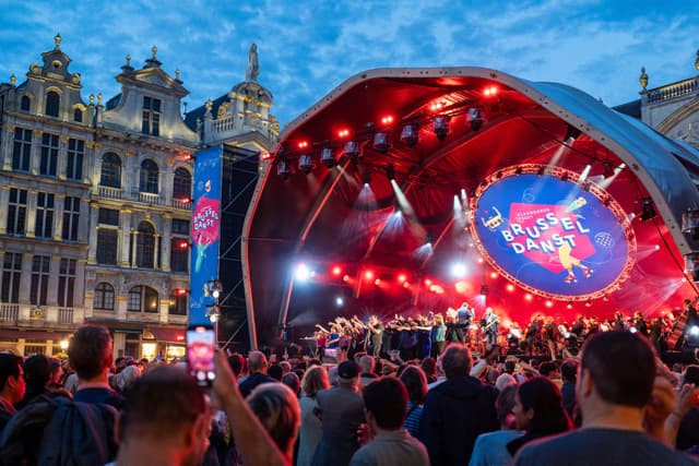 Dance at Grand Place